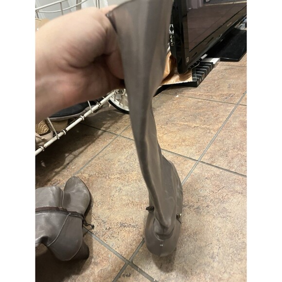 Salvatore Ferragamo Women's "Vetto" Suede Leather Heeled Boots size 7 - Picture 6 of 6